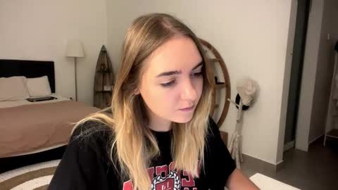 Roxy online show from March 24, 7:41 pm