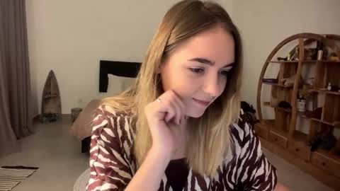 Roxy online show from March 26, 8:03 pm