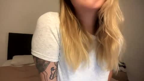 Roxy online show from April 10, 1:27 pm