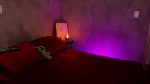 Snapshot of roxyy_x chatting on May 13, 11:00 pm val online show from May 13, 11:00 pm