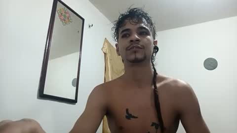 Snapshot of roy_master chatting on April 27, 2:20 am roy_master online show from April 27, 2:20 am