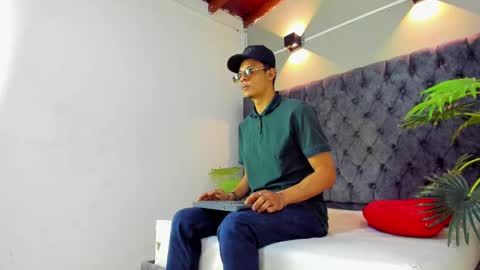 ROY online show from October 8, 8:39 pm