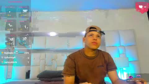 royal_xx online show from April 8, 8:20 pm