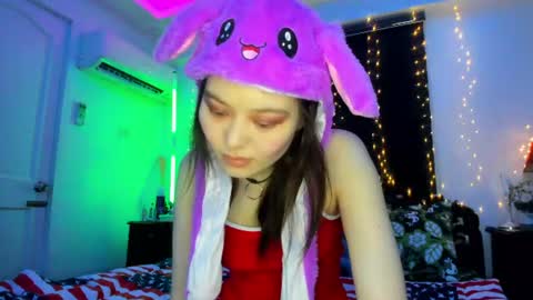 Snapshot of royalty_13 chatting on June 24, 11:42 am Royalty online show from June 24, 11:42 am