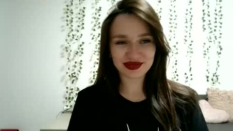 Snapshot of roza05x chatting on June 19, 1:37 pm Roza05x online show from June 19, 1:37 pm