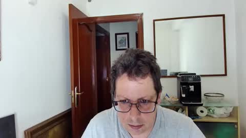 Snapshot of ruben433928 chatting on June 7, 10:19 am Ruben online show from June 7, 10:19 am