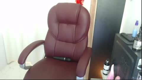 Snapshot of rubi_halliwey chatting on April 27, 5:11 pm Rubi online show from April 27, 5:11 pm