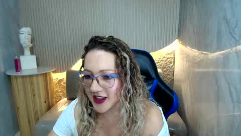 Snapshot of rubia_encantada_r chatting on February 20, 8:20 pm rubia_encantada_r online show from February 20, 8:20 pm