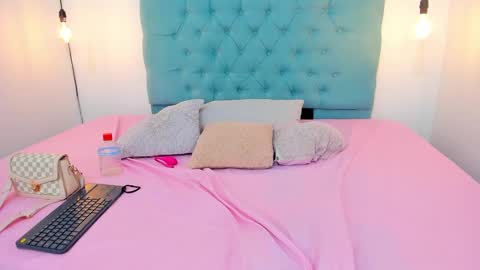 Snapshot of rubiroose chatting on December 18, 8:47 pm Rubii online show from December 18, 8:47 pm