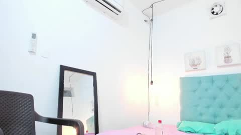 Snapshot of rubiroose chatting on February 8, 11:02 pm Rubii online show from February 8, 11:02 pm