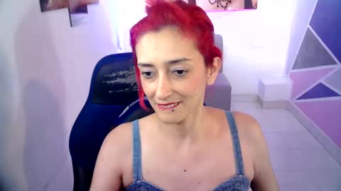 ruby_your_milf online show from December 26, 8:42 pm