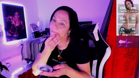Snapshot of rubybonnet_ chatting on October 21, 11:38 pm Ruby bonnet online show from October 21, 11:38 pm