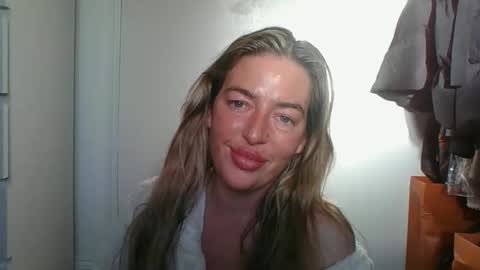 rubyredxxxoxxx online show from March 29, 6:46 am