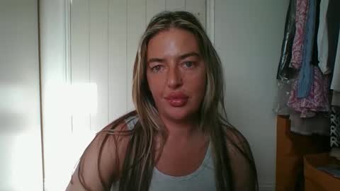 Snapshot of rubyredxxxoxxx chatting on May 23, 6:40 am rubyredxxxoxxx online show from May 23, 6:40 am
