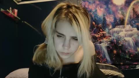 Snapshot of rubyy_nicolee chatting on November 12, 8:37 am rubyy_nicolee online show from November 12, 8:37 am