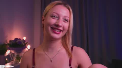 Snapshot of rue_novella chatting on September 22, 4:09 pm Mila online show from September 22, 4:09 pm