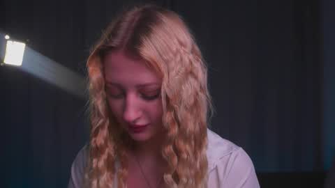 Snapshot of rue_novella chatting on October 6, 3:09 pm Mila online show from October 6, 3:09 pm