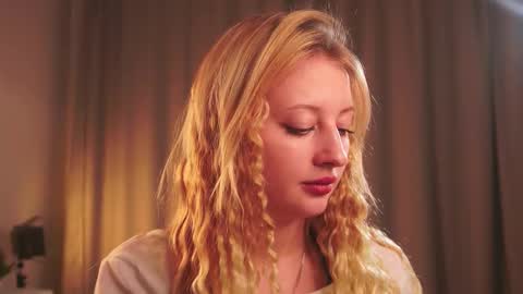 Snapshot of rue_novella chatting on October 10, 3:11 pm Mila online show from October 10, 3:11 pm
