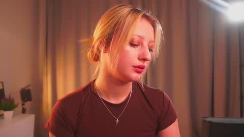 Snapshot of rue_novella chatting on October 11, 3:10 pm Mila online show from October 11, 3:10 pm