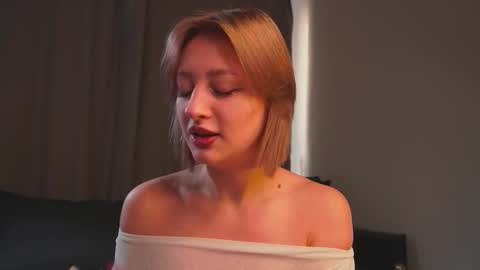 Mila online show from November 3, 4:03 am