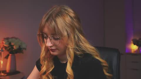 Mila online show from April 22, 5:25 pm