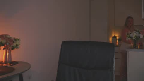 Mila online show from April 24, 5:15 pm