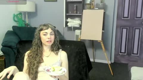 Snapshot of ruehallow chatting on June 2, 12:01 am Rue Hallow online show from June 2, 12:01 am