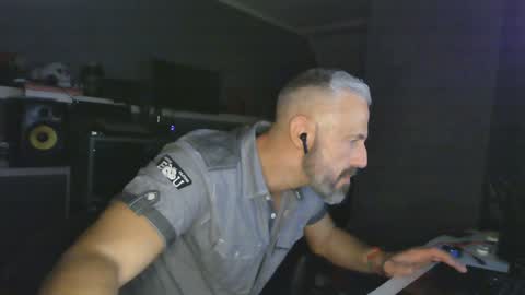 Snapshot of ruffi77 chatting on January 8, 10:06 pm Chico que rico Caliente online show from January 8, 10:06 pm