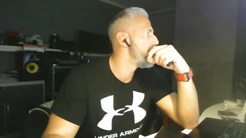 Snapshot of ruffi77 chatting on January 31, 5:40 am Chico que rico Caliente online show from January 31, 5:40 am