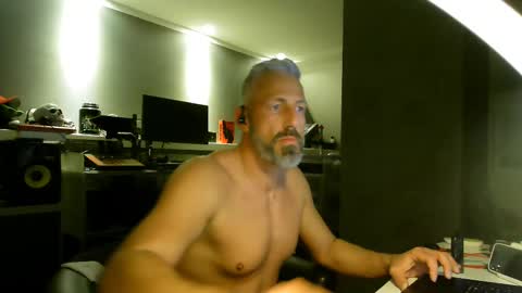 Snapshot of ruffi77 chatting on February 11, 3:29 am Chico que rico Caliente online show from February 11, 3:29 am