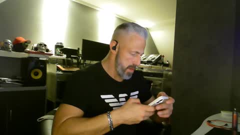 Snapshot of ruffi77 chatting on February 14, 11:21 am Chico que rico Caliente online show from February 14, 11:21 am