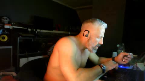 Chico que rico Caliente online show from April 16, 12:33 am