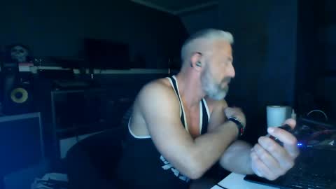 Chico que rico Caliente online show from April 23, 12:56 am