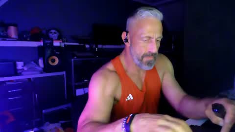 Snapshot of ruffi77 chatting on June 14, 2:24 am Chico que rico Caliente online show from June 14, 2:24 am