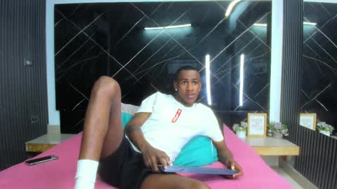 Snapshot of runnyx_09 chatting on September 24, 9:29 pm Runnix  online show from September 24, 9:29 pm