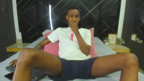 Snapshot of runnyx_09 chatting on October 6, 7:22 pm Runnix  online show from October 6, 7:22 pm
