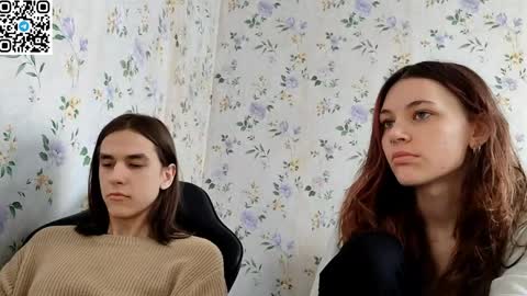 Snapshot of rusmedium chatting on April 2, 7:17 am Lisa and Vlad online show from April 2, 7:17 am