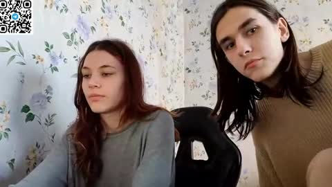 Snapshot of rusmedium chatting on April 5, 7:05 am Lisa and Vlad online show from April 5, 7:05 am