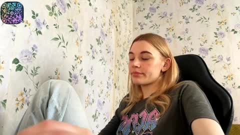 Snapshot of rusmedium chatting on June 10, 9:52 am Lisa and Vlad online show from June 10, 9:52 am