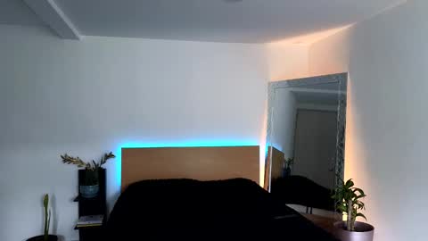 Snapshot of russell_adams_ chatting on September 19, 1:12 pm R U S S E L L online show from September 19, 1:12 pm