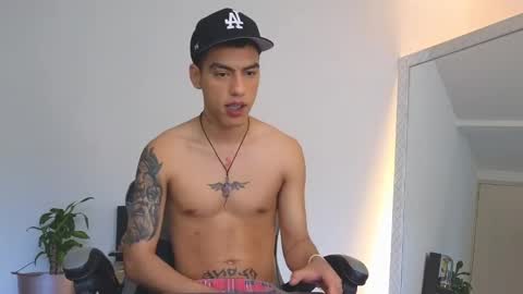 Snapshot of russell_adams_ chatting on October 7, 11:18 am R U S S E L L online show from October 7, 11:18 am