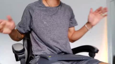 Snapshot of russell_adams_ chatting on October 15, 1:22 pm R U S S E L L online show from October 15, 1:22 pm