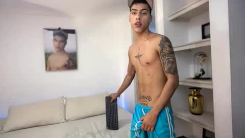 Snapshot of russell_adams_ chatting on November 23, 11:26 pm R U S S E L L online show from November 23, 11:26 pm