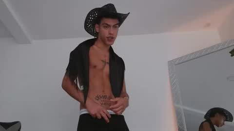 Snapshot of russell_adams_ chatting on January 11, 4:01 pm R U S S E L L online show from January 11, 4:01 pm