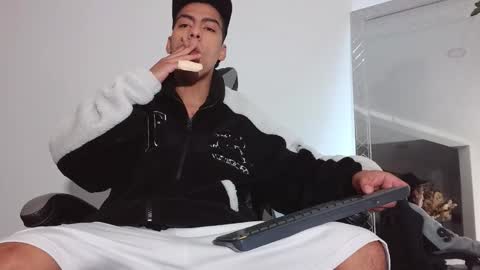 Snapshot of russell_adams_ chatting on January 13, 10:53 am R U S S E L L online show from January 13, 10:53 am