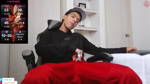 Snapshot of russell_adams_ chatting on February 1, 3:21 pm R U S S E L L online show from February 1, 3:21 pm