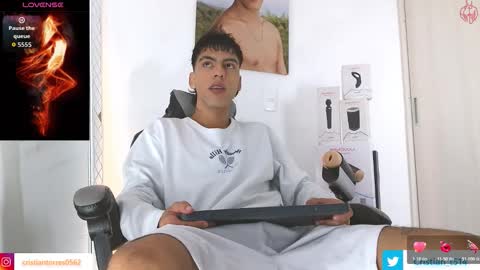 Snapshot of russell_adams_ chatting on February 22, 11:03 pm R U S S E L L online show from February 22, 11:03 pm