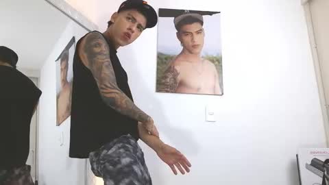 Snapshot of russell_adams_ chatting on February 25, 3:38 am R U S S E L L online show from February 25, 3:38 am