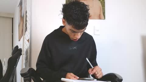 Snapshot of russell_adams_ chatting on February 26, 2:16 pm R U S S E L L online show from February 26, 2:16 pm