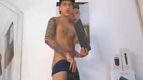 Snapshot of russell_adams_ chatting on February 27, 4:12 am R U S S E L L online show from February 27, 4:12 am